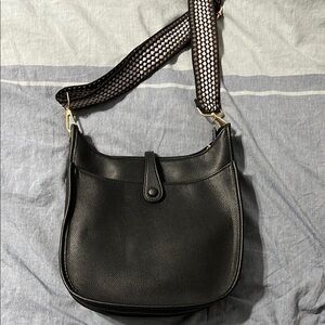 Classic Black Leather Shoulder Bag with Slouchy Silhouette